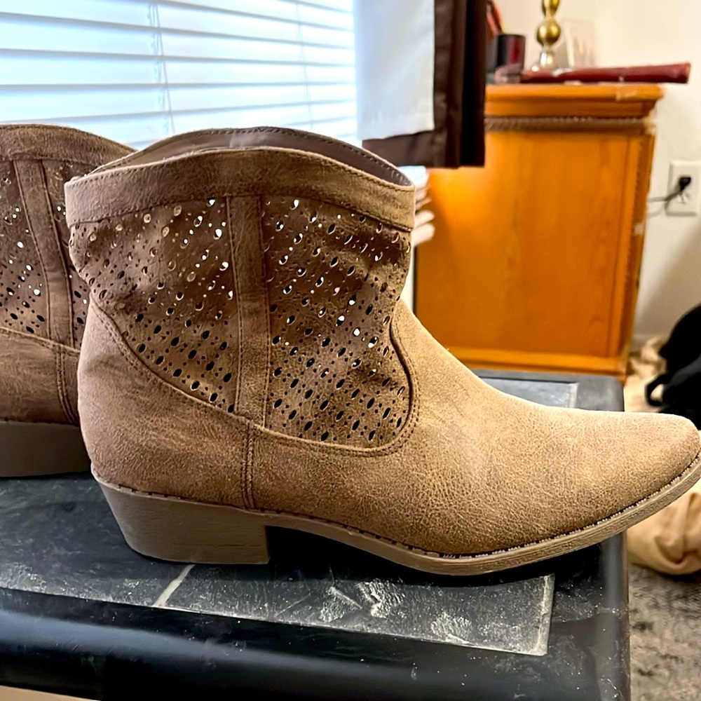 S 8 tan/brown ankle boots new!!